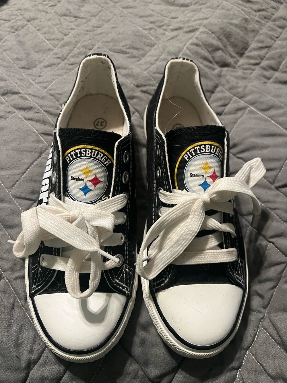Women’s Steelers Low-Top Sneakers EUC